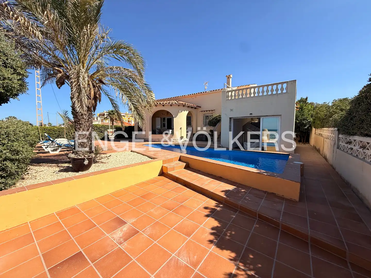 Vista exterior de Casa o xalet en venda en Els Poblets amb Aire condicionat, Calefacció i Jardí privat