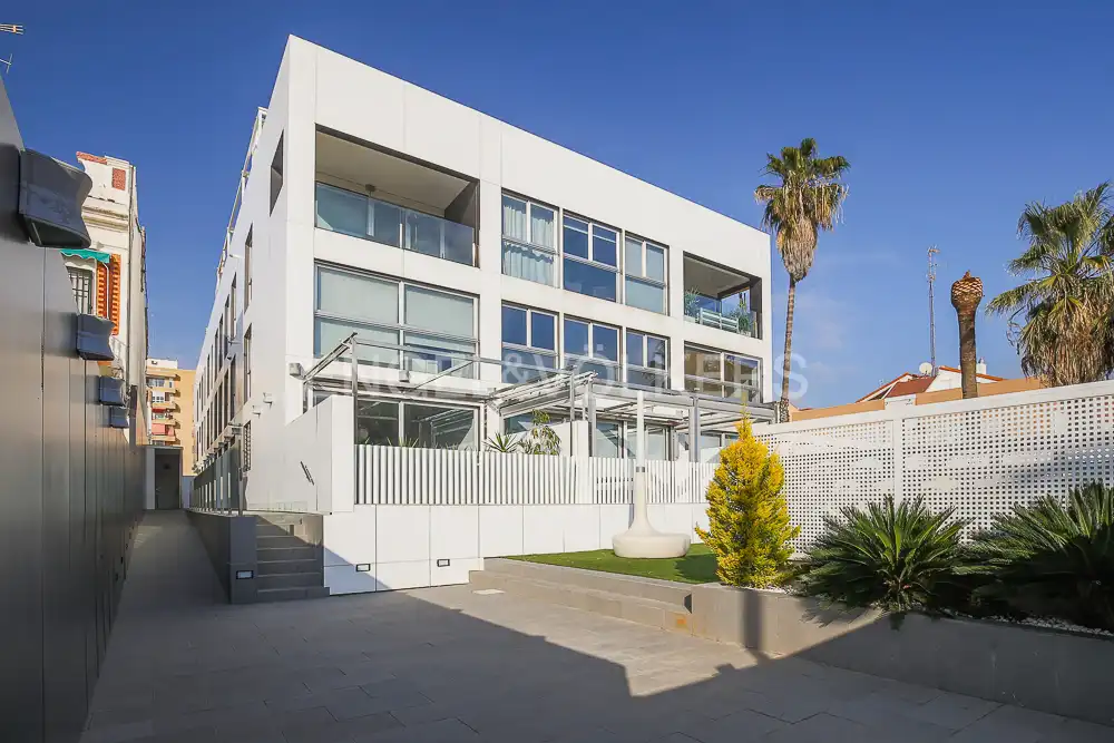 Wohnung zur Miete in Calle Isabel de Villena, La Malva-rosa