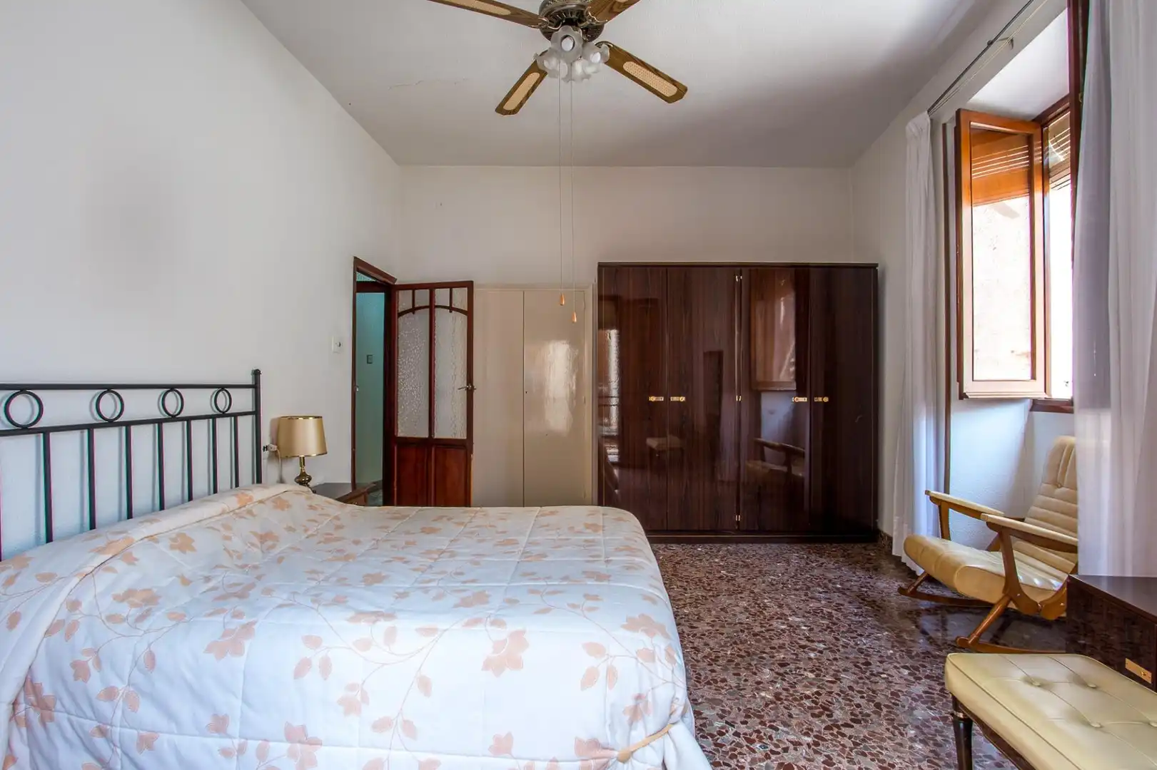 Buildings for sale in Mula