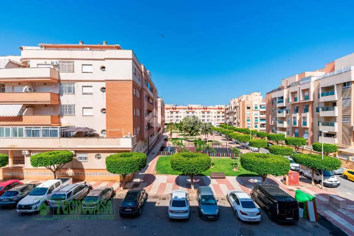 Vista exterior de Piso en venta en Roquetas de Mar con Aire acondicionado, Calefacción y Terraza