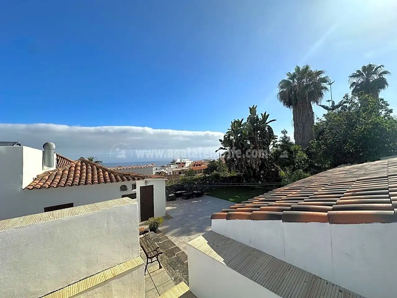 Vista exterior de Casa o xalet en venda en Icod de los Vinos amb Jardí privat, Terrassa i Piscina