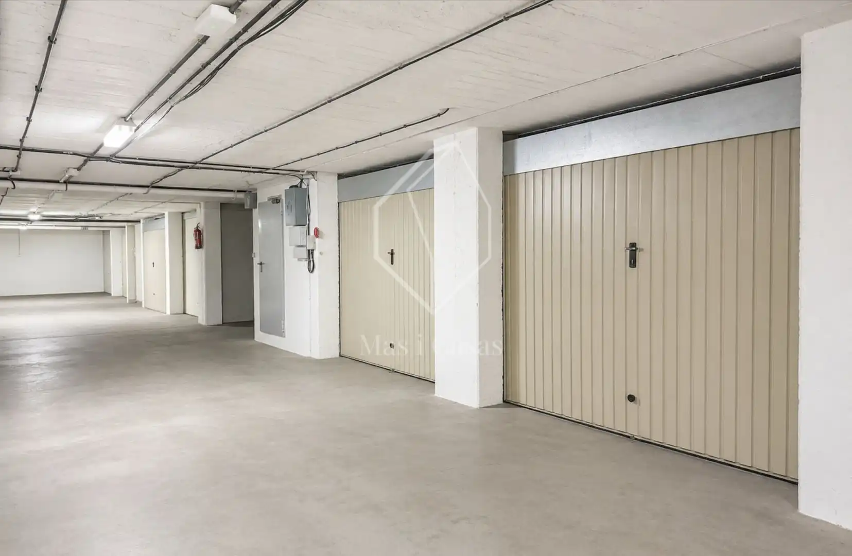 Parkplatz von Wohnungen zum Verkauf in L'Escala mit Klimaanlage, Heizung und Terrasse