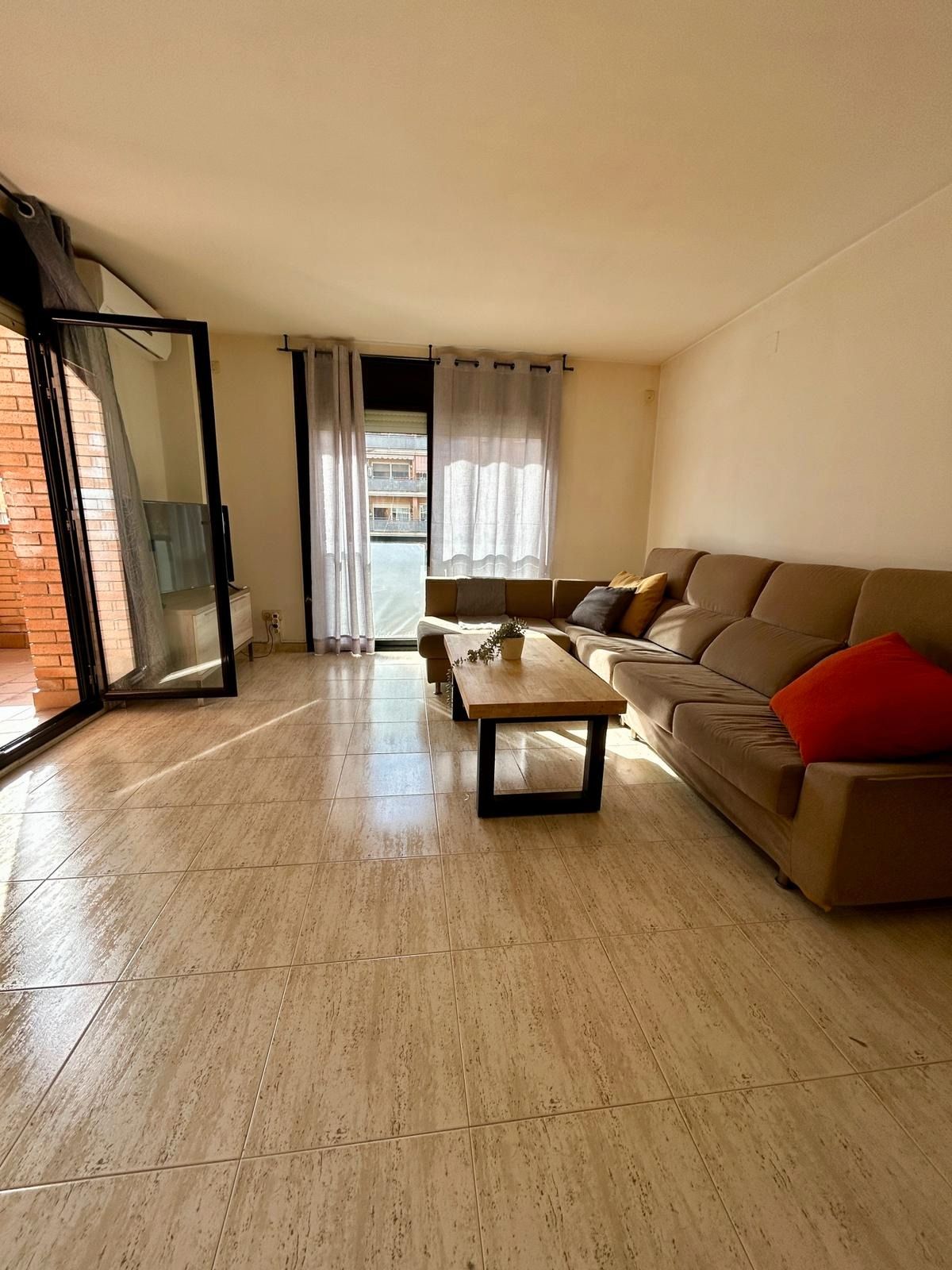 Living room of Flat for sale in Sant Andreu de la Barca  with Air Conditioner, Heating and Private garden