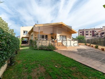 Casa amb balcó en venda a PAU
