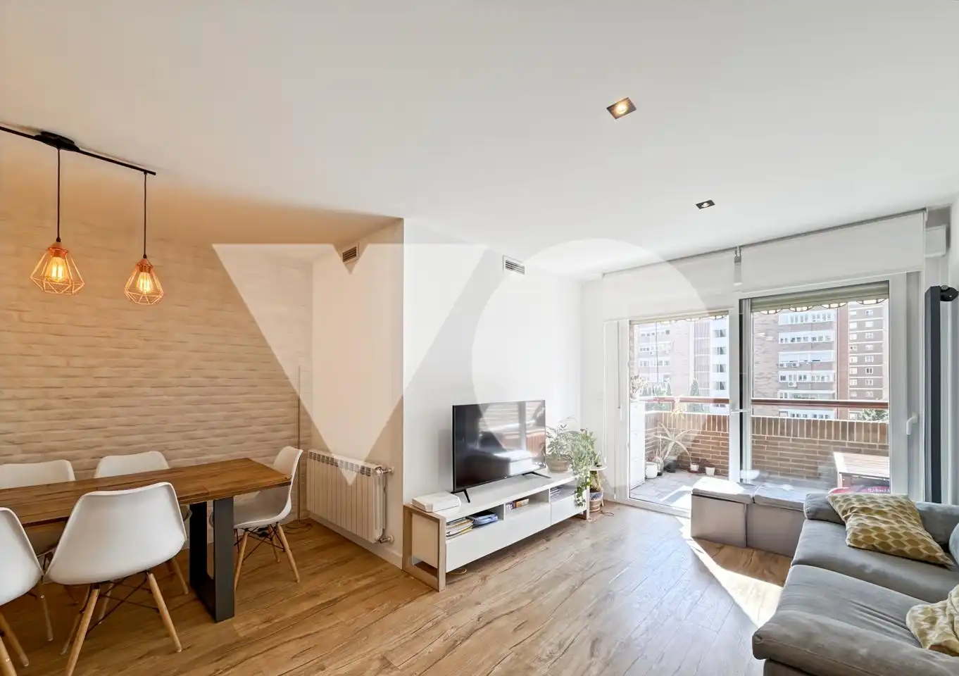 Sala d'estar de Pis en venda en Madrid amb Aire condicionat i Terrassa