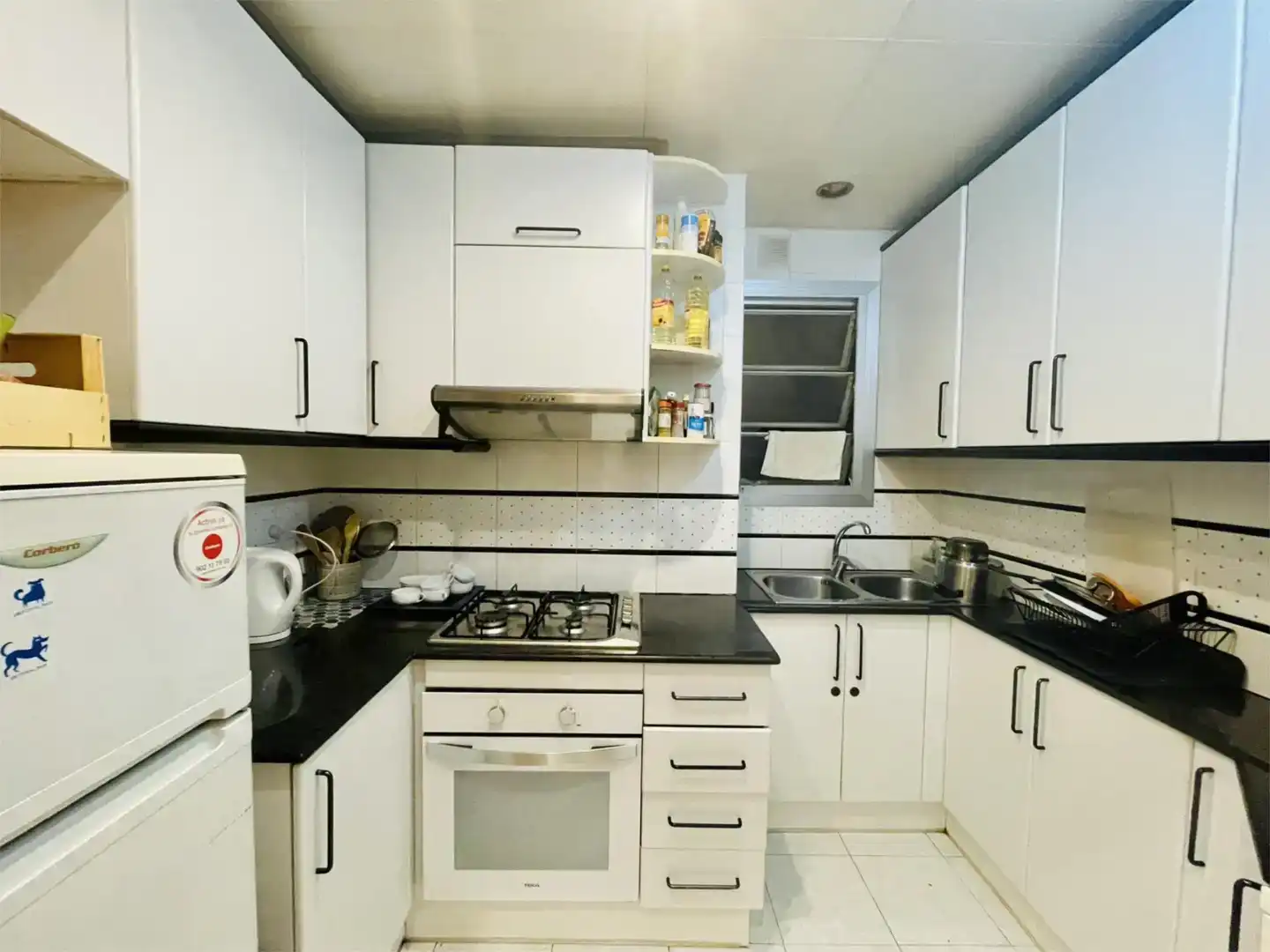 Kitchen of Flat for share in Gràcia