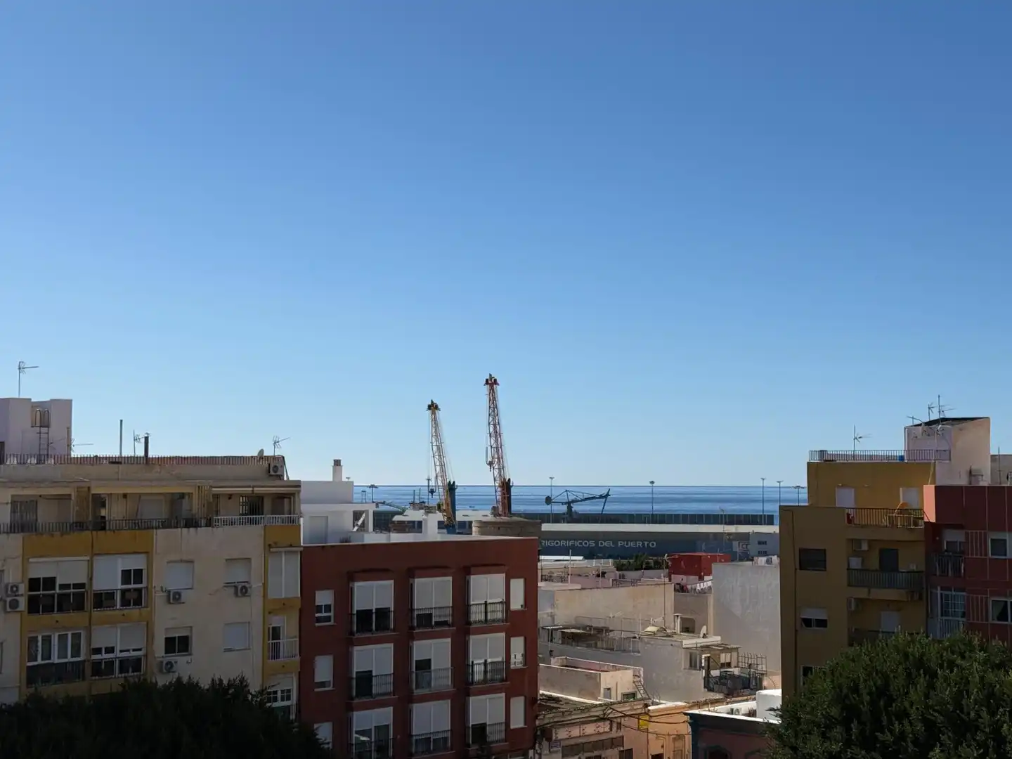 Außenansicht von Dachboden zum Verkauf in Almería mit Terrasse