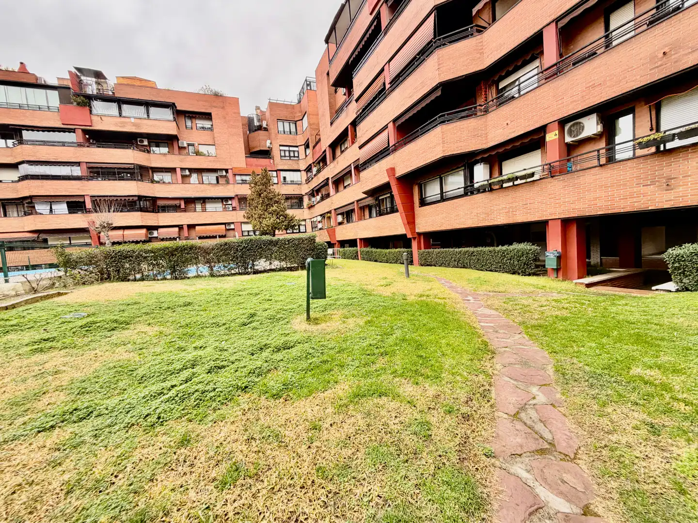 Vista exterior de Dúplex en venta en Leganés con Aire acondicionado, Calefacción y Jardín privado