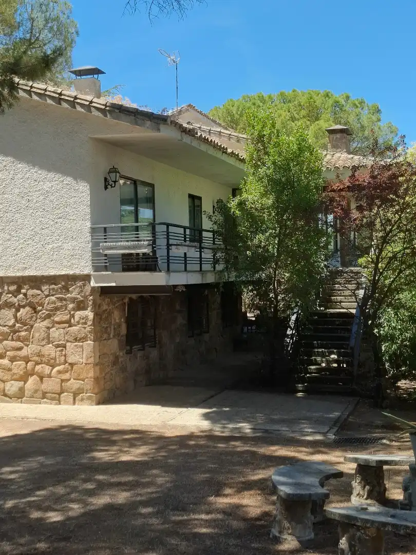Außenansicht von Haus oder Chalet zum Verkauf in Galapagar mit Klimaanlage, Heizung und Privatgarten