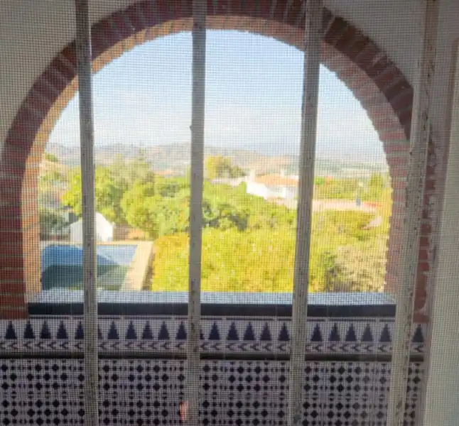 Vista exterior de Casa o xalet en venda en Alhaurín de la Torre amb Piscina