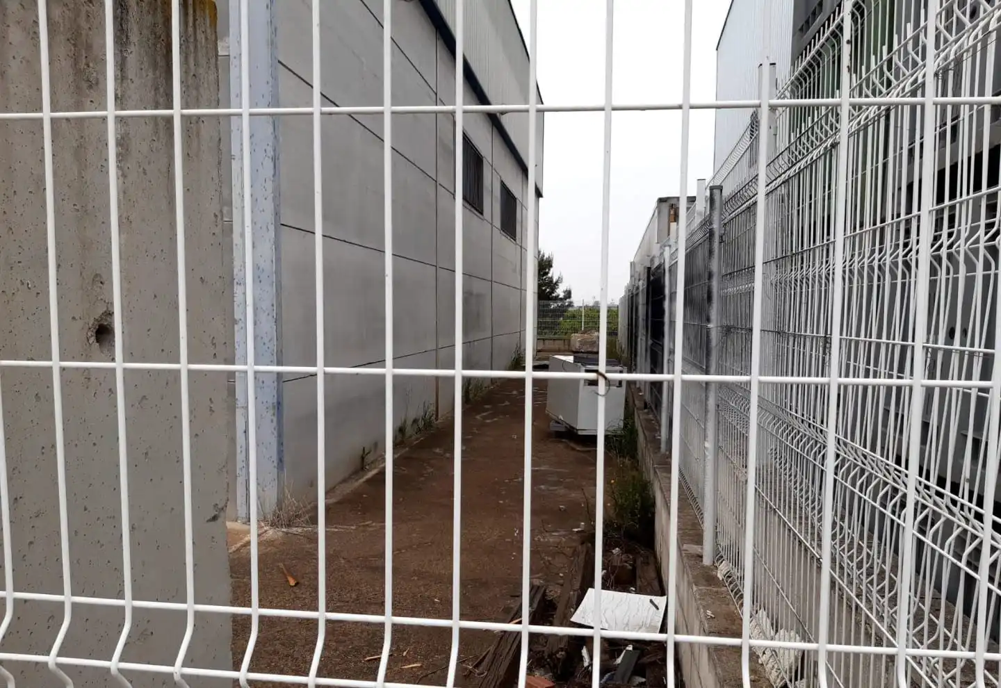 Parkplatz von Fabrikhallen zum Verkauf in Senyera