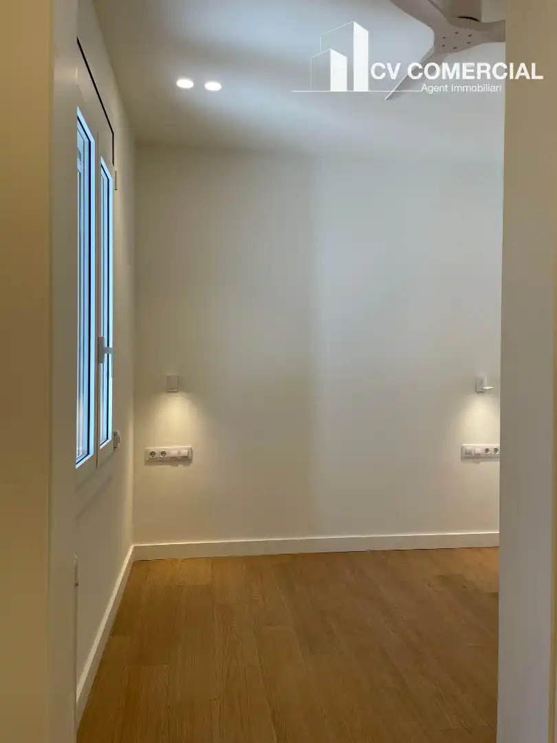 Flat for sale in Barcelona  with Air Conditioner, Heating and Parquet flooring