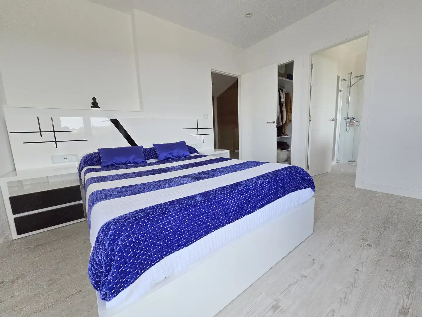 Dormitori de Casa o xalet en venda en Vigo  amb Calefacció, Jardí privat i Terrassa