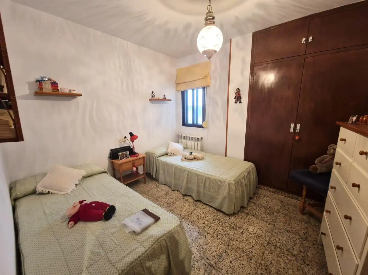 Schlafzimmer von Einfamilien-Reihenhaus zum Verkauf in Plasencia mit Klimaanlage, Terrasse und Abstellraum