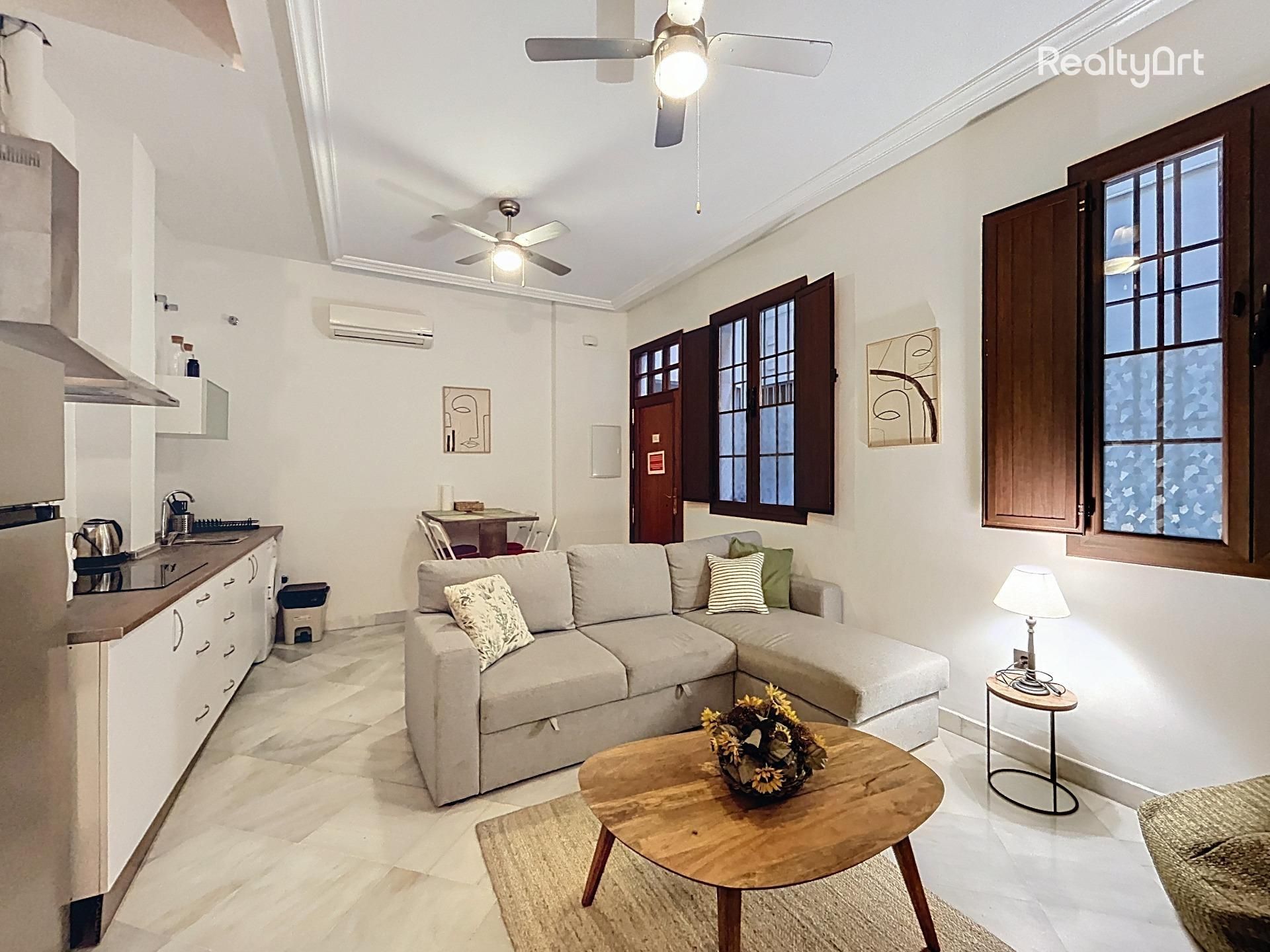 Living room of Flat for sale in  Sevilla Capital  with Air Conditioner and Balcony