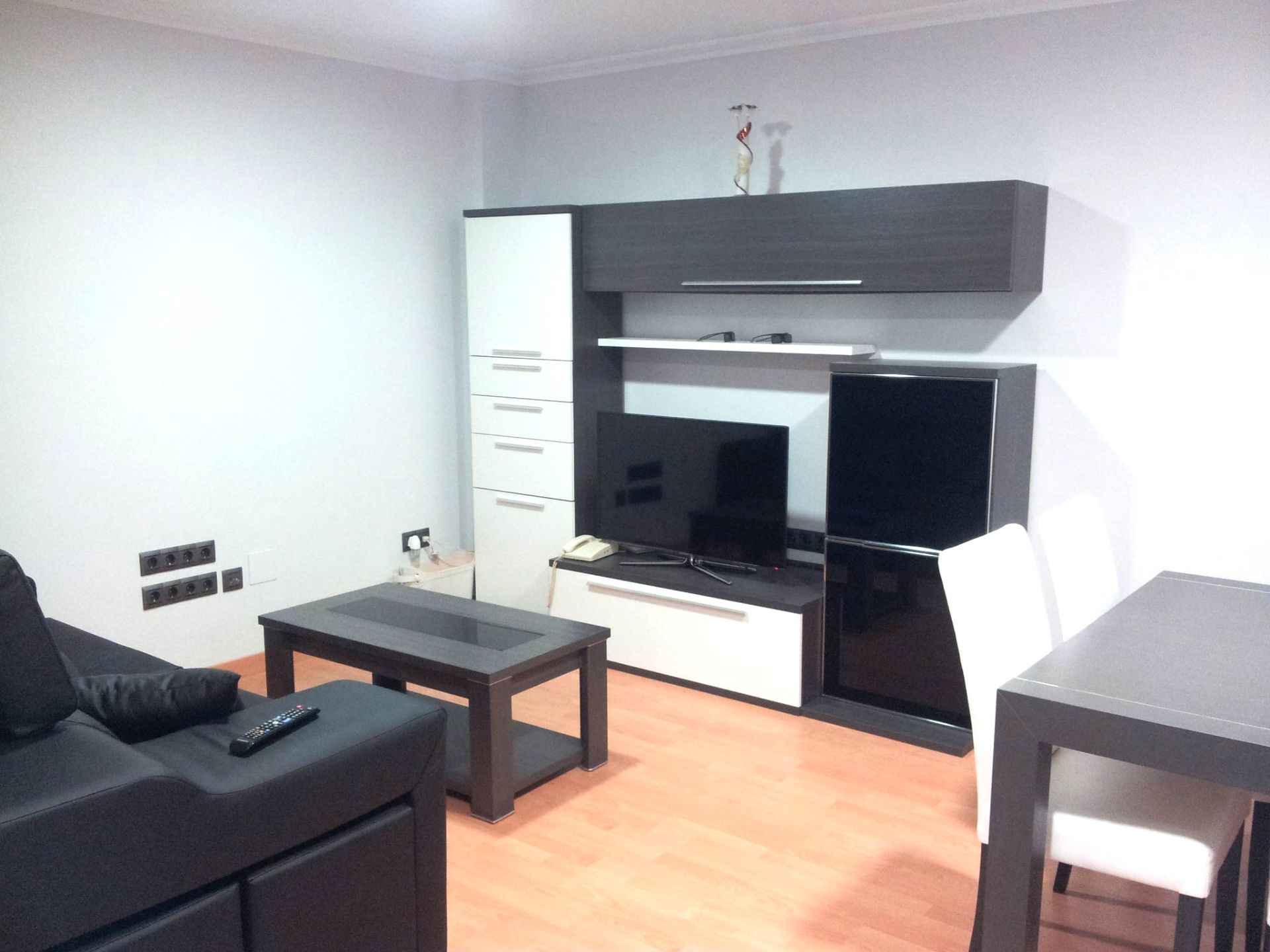 Wohnzimmer von Büro zum Verkauf in Vitoria - Gasteiz mit Möbliert