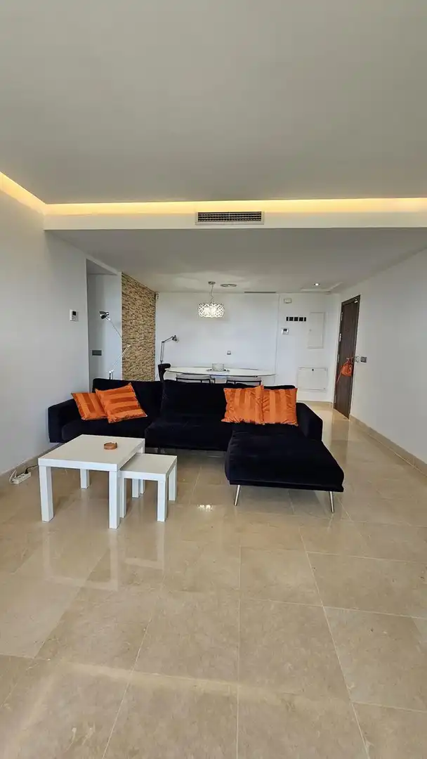 Sala de estar de Apartamento de alquiler en Marbella con Aire acondicionado, Calefacción y Terraza