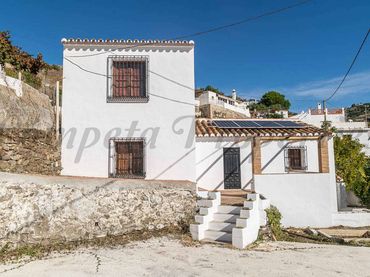 Casa rústica con jardín en venta en Torrox Pueblo