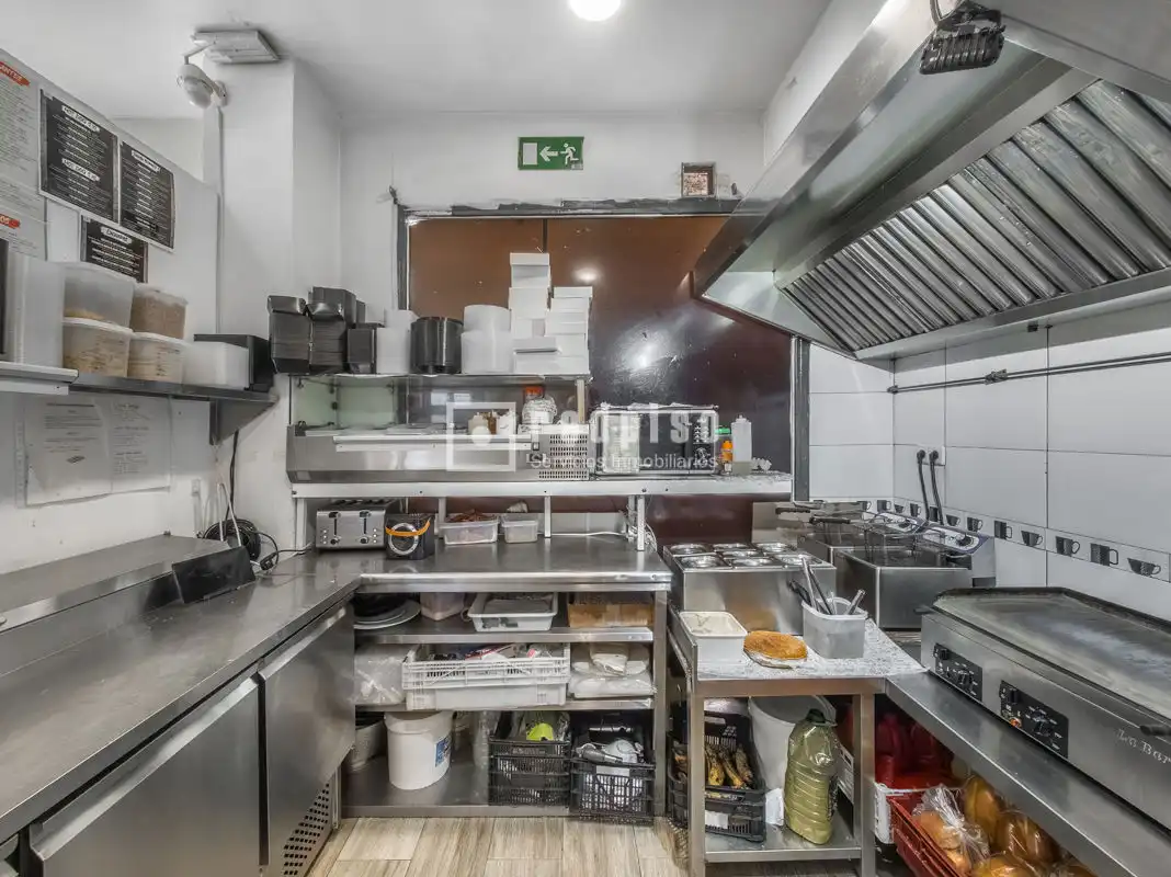 Cocina de Local en venta en Madrid