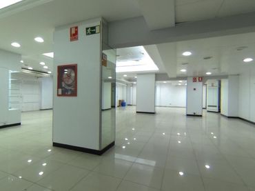 Locale commerciale in vendita a Centro
