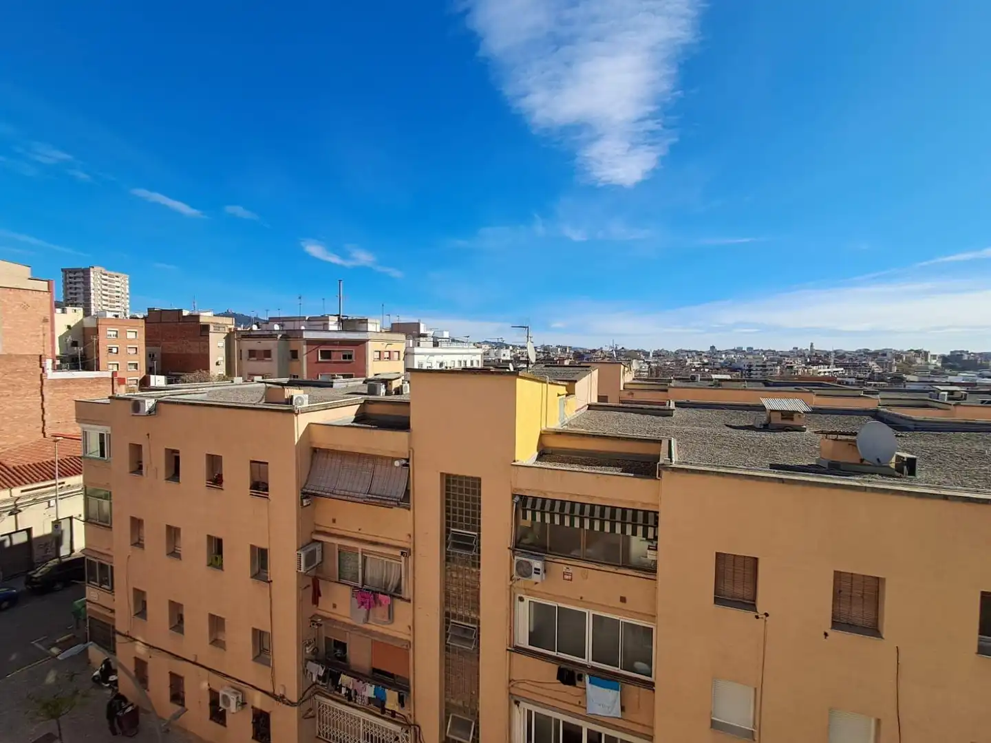 Vista exterior de Apartament en venda en L'Hospitalet de Llobregat