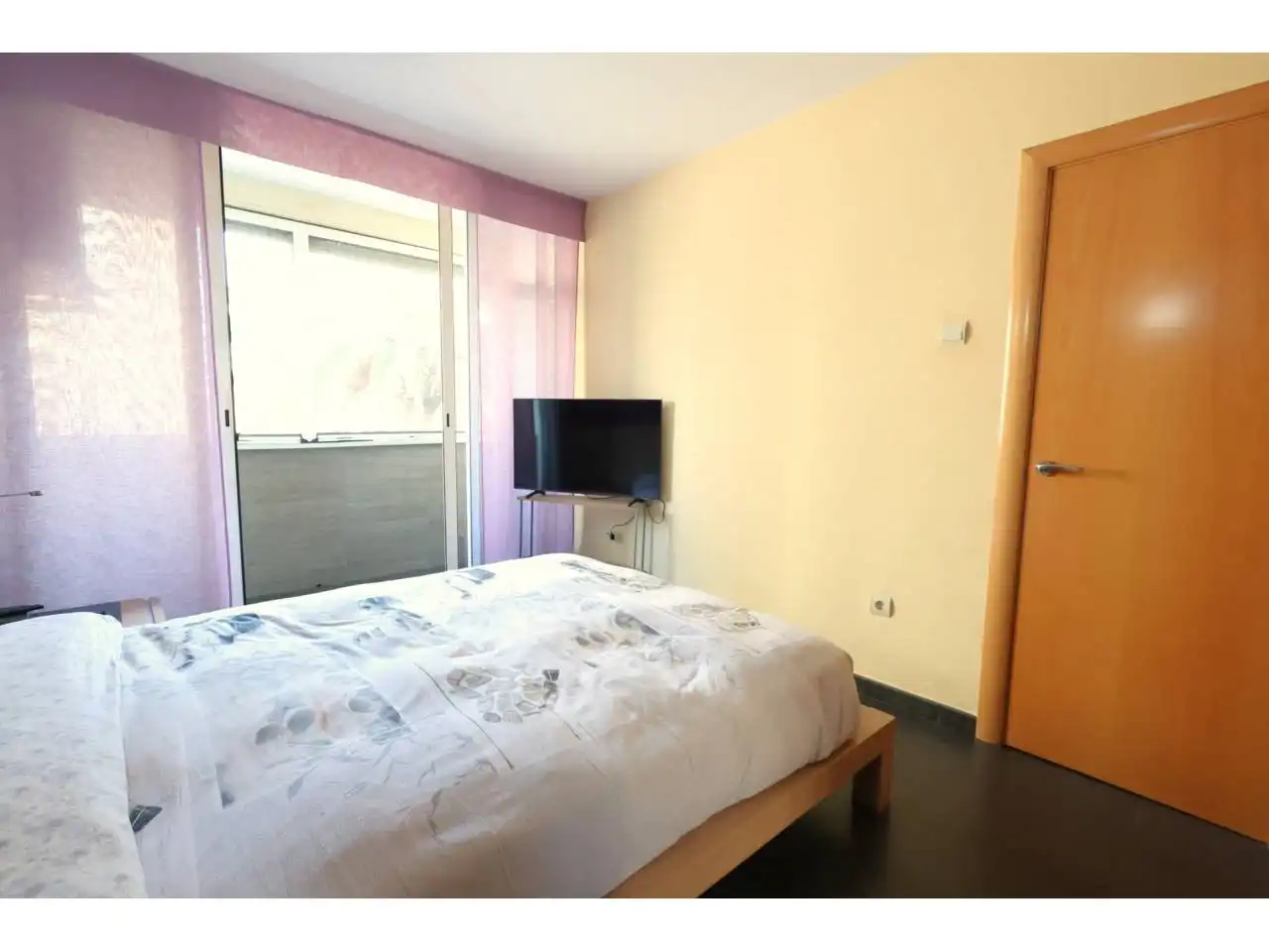 Bedroom of Flat for sale in L'Hospitalet de Llobregat  with Air Conditioner and Balcony