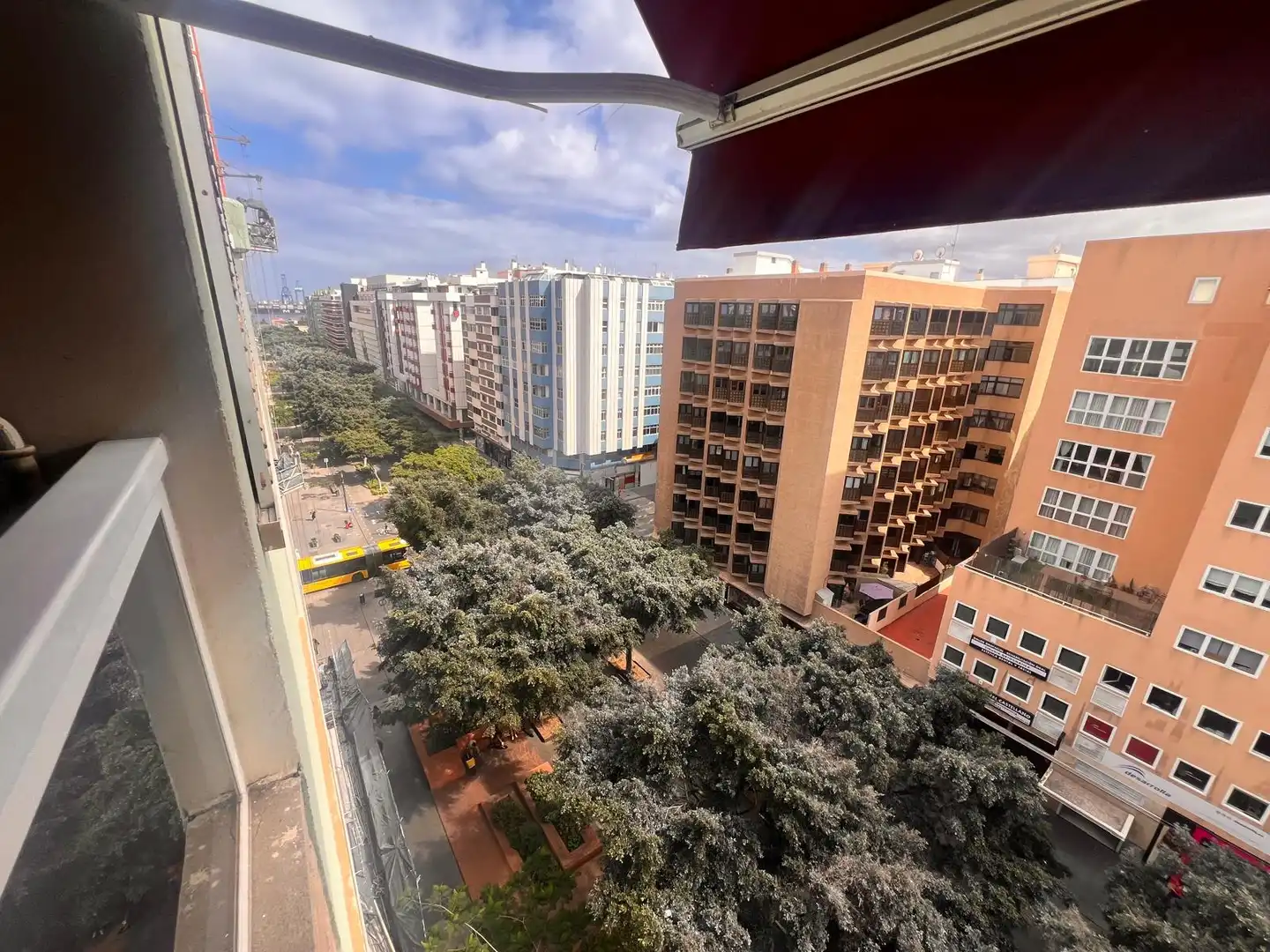 Vista exterior de Piso de alquiler en Las Palmas de Gran Canaria con Amueblado y Balcón