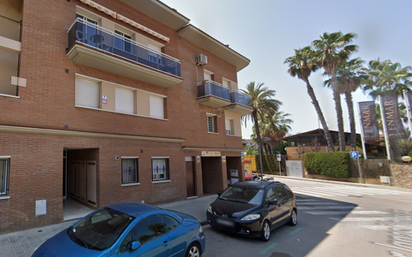 Vista exterior de Casa adosada en venda en Pineda de Mar amb Aire condicionat, Terrassa i Balcó