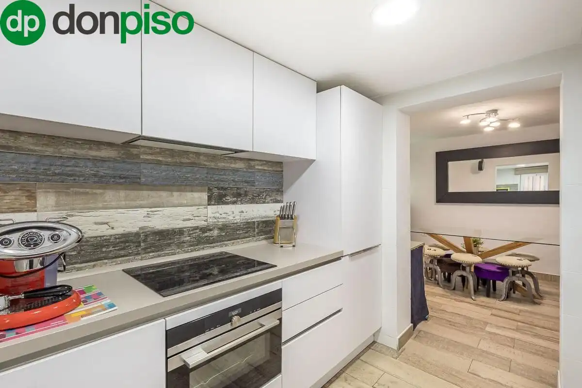 Cocina de Piso en venta en Granada con Aire acondicionado