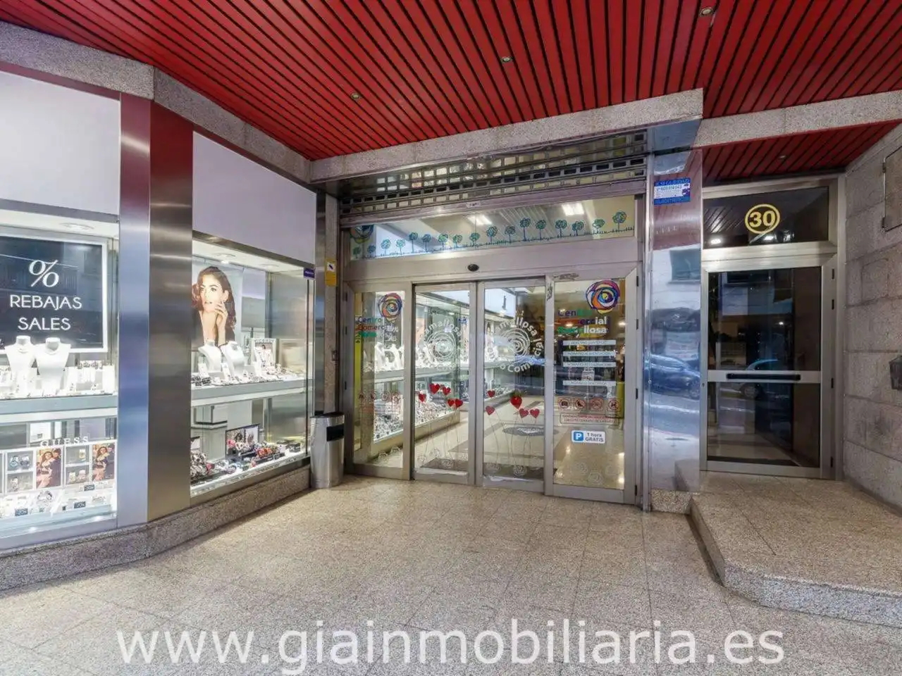 Gewerbefläche zum Verkauf in Avenida Manuel Lemos 30, imagen 2