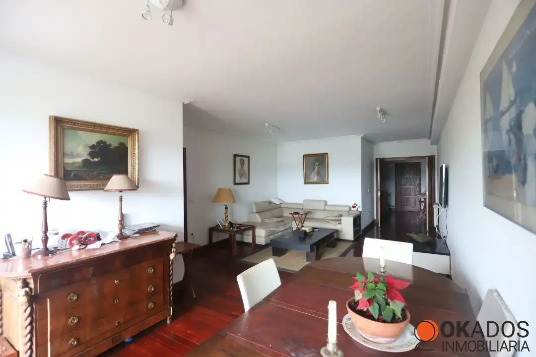 Sala d'estar de Pis en venda en Donostia - San Sebastián  amb Calefacció, Terrassa i Traster
