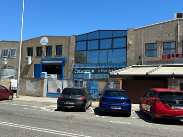 Industrial building to rent in Centre