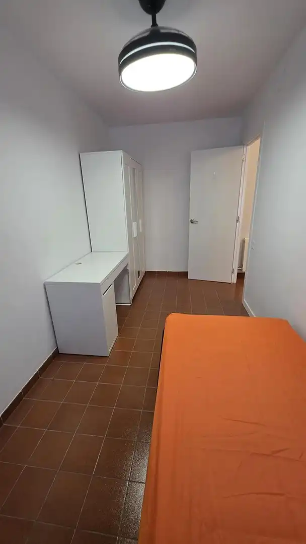 Habitación de Piso de alquiler en Terrassa con Calefacción, Amueblado y Balcón