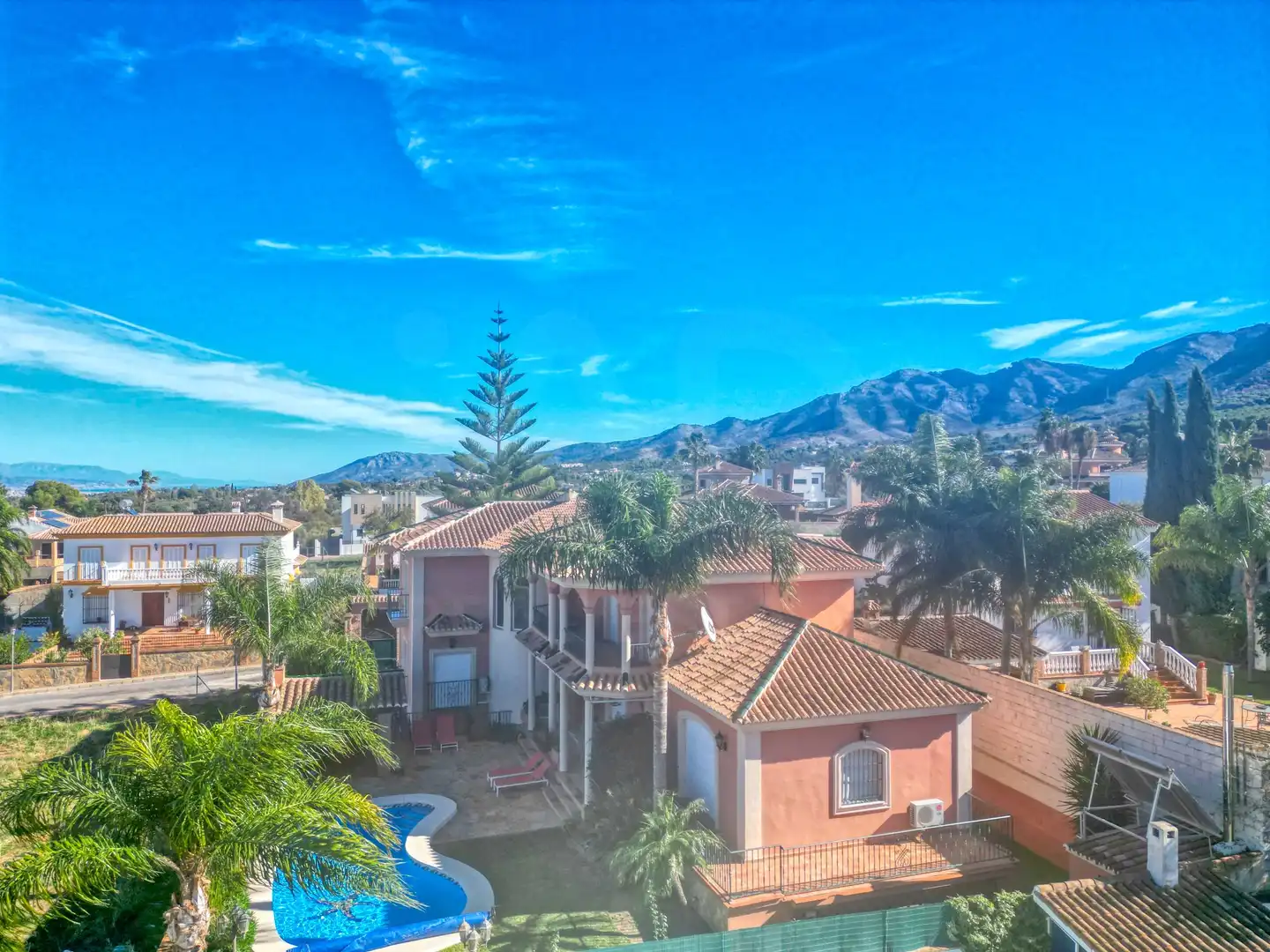 Vista exterior de Casa o chalet en venta en Alhaurín El Grande con Aire acondicionado, Calefacción y Terraza