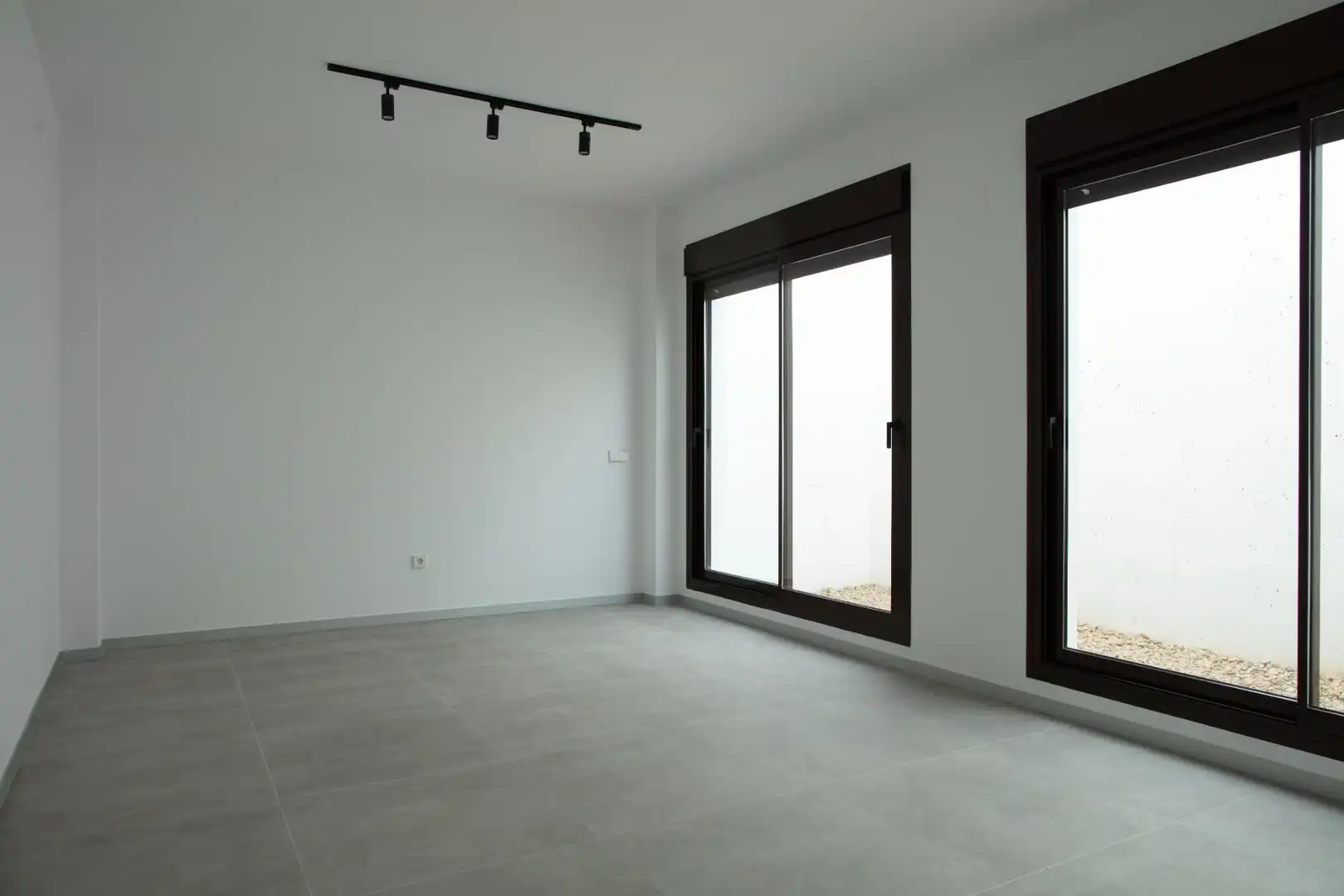 Casa adosada de alquiler en Rocafort con Aire acondicionado, Calefacción y Jardín privado
