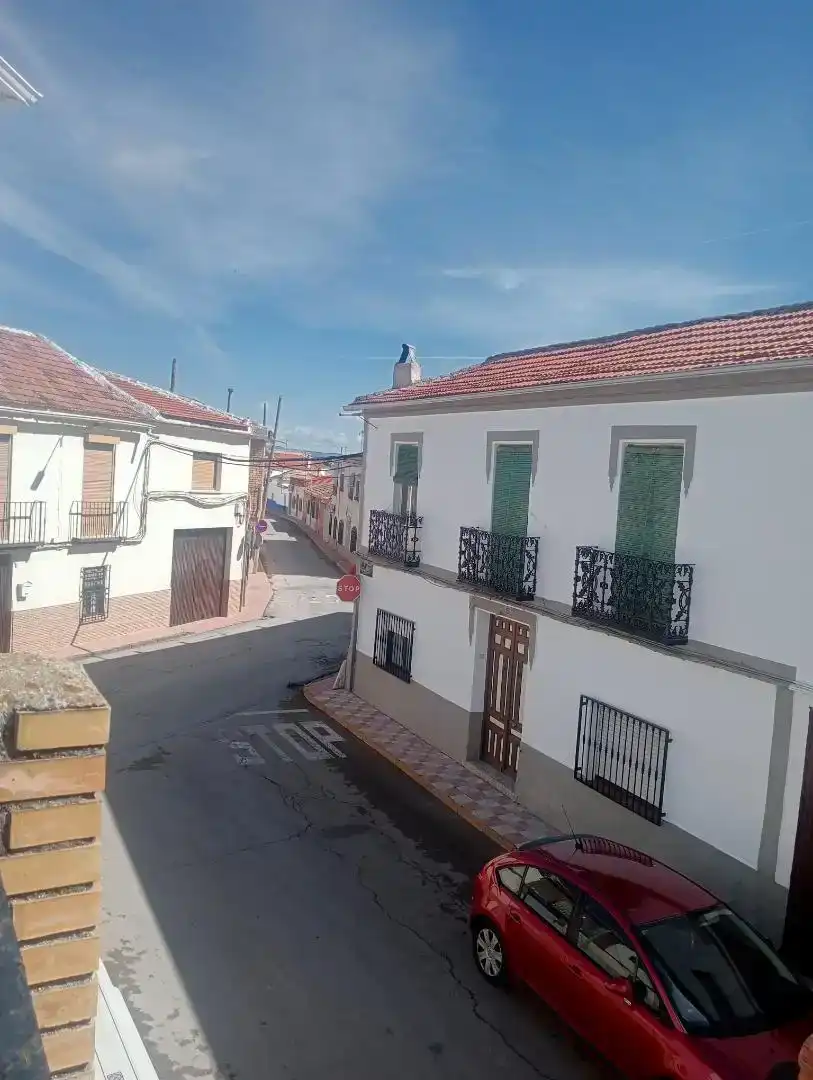 Vista exterior de Casa o xalet en venda en Carrión de Calatrava amb Aire condicionat i Balcó