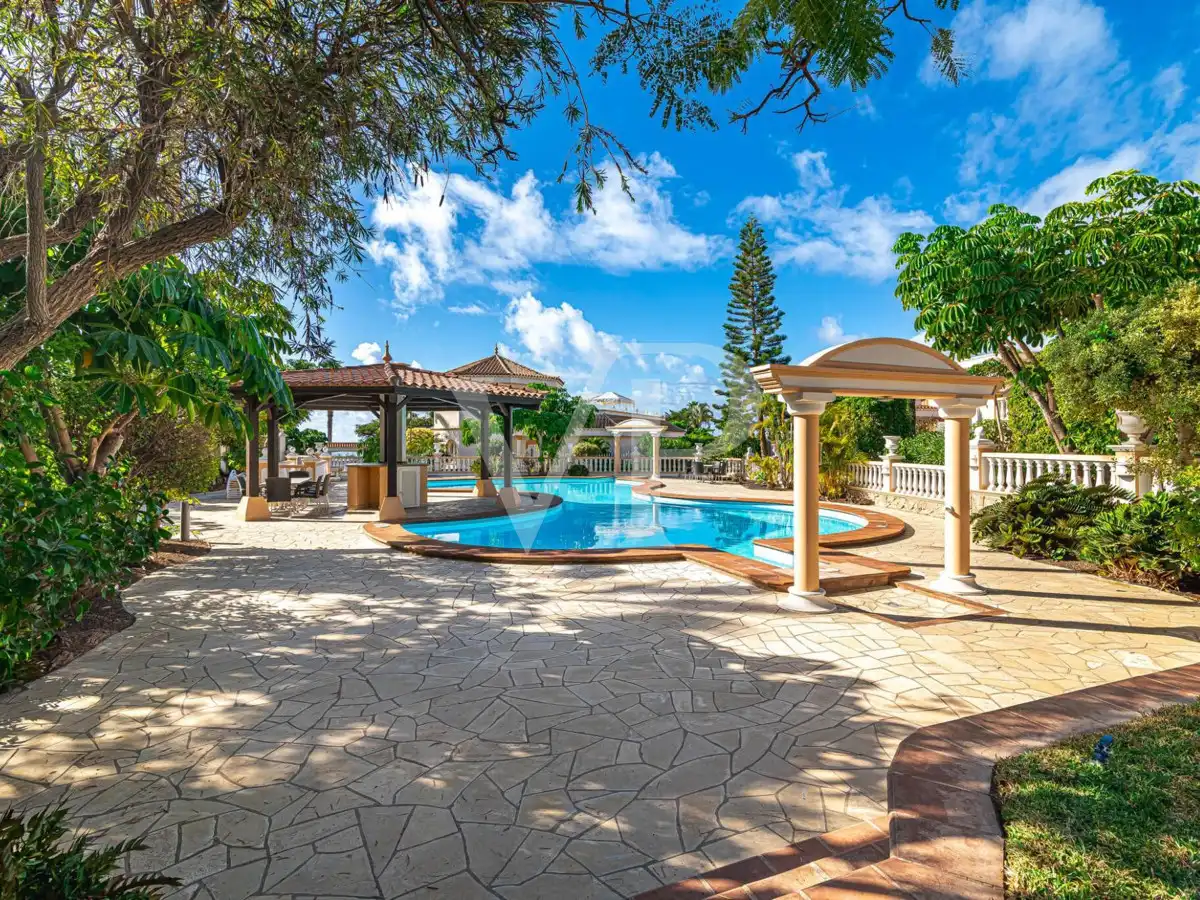 Houses for sale in Playa del Duque