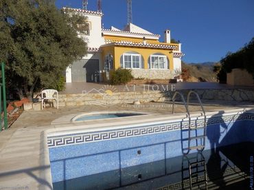 Xalet amb piscina en venda a Centro
