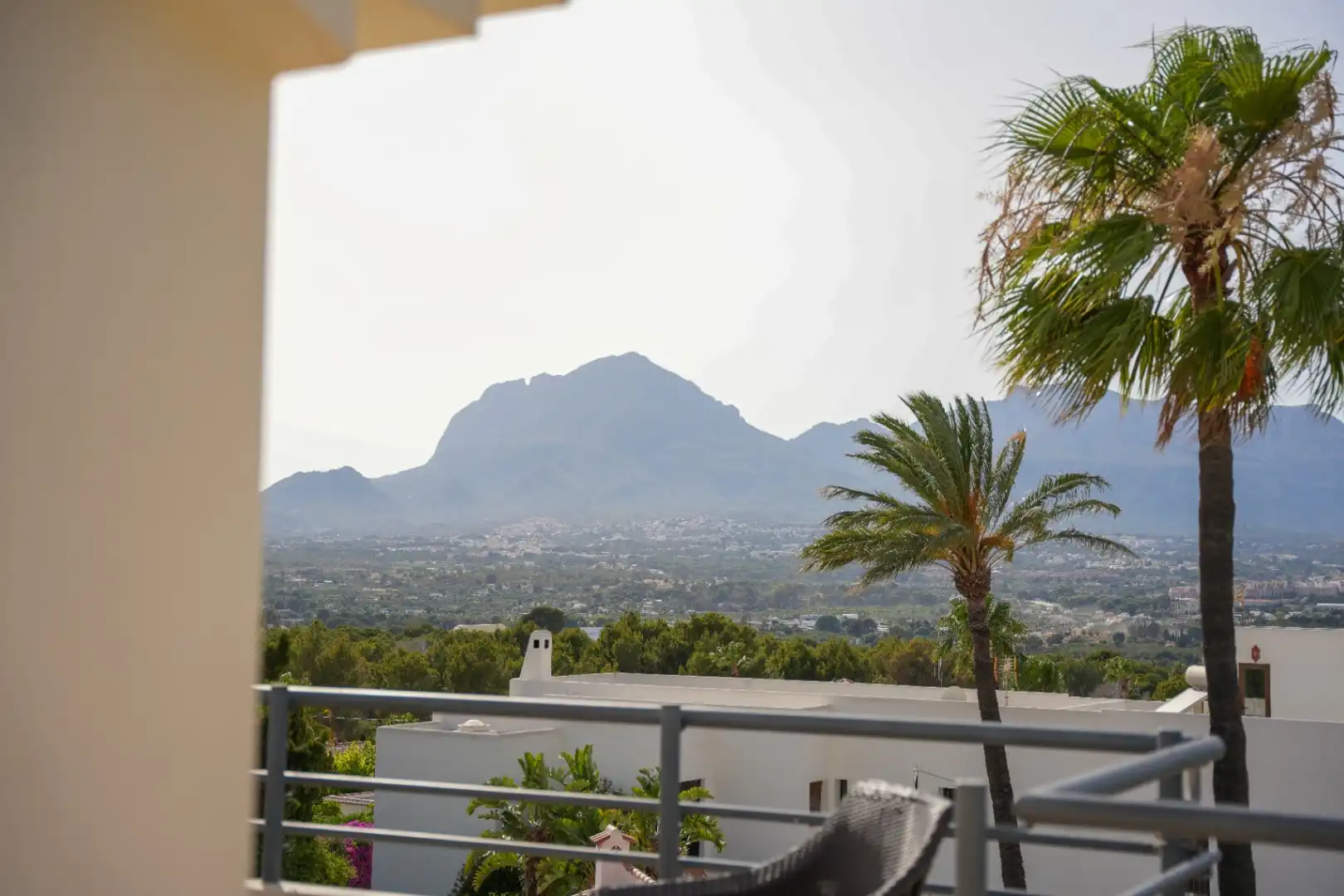 Außenansicht von Einfamilien-Reihenhaus zum Verkauf in L'Alfàs del Pi mit Klimaanlage, Heizung und Privatgarten