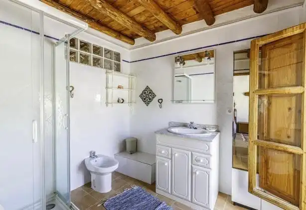 Bany de Casa o xalet en venda en Turón amb Jardí privat, Terrassa i Traster