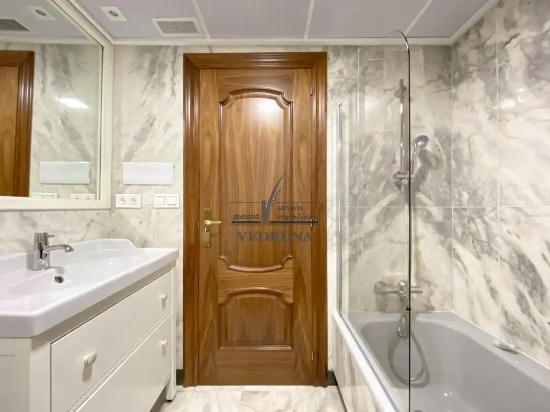Bathroom of Flat for rent in Zaragoza  with Air Conditioner, Heating and Terrace