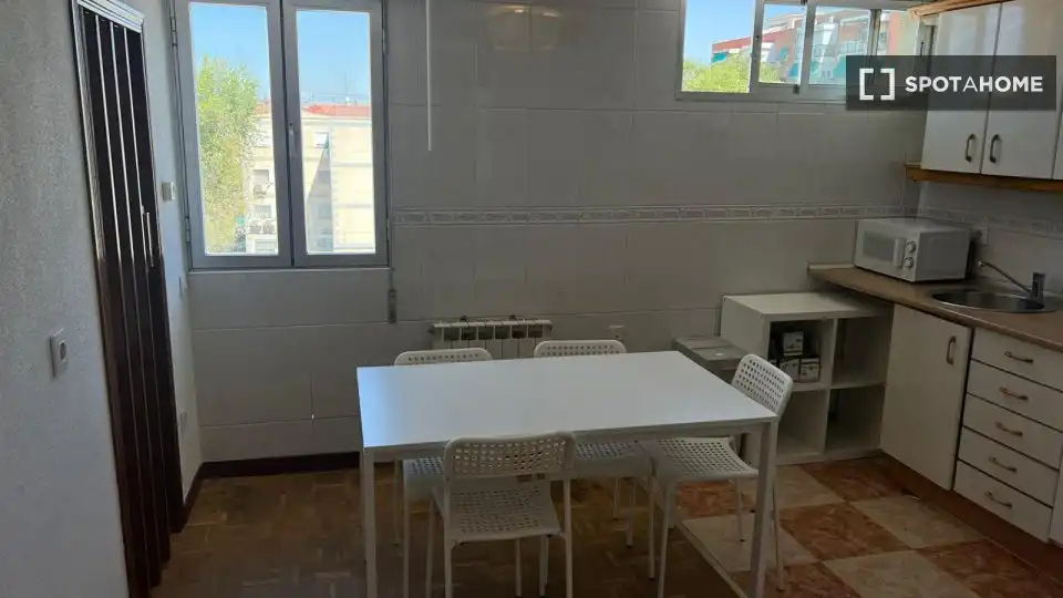 Comedor de Piso de alquiler en Madrid con Aire acondicionado, Calefacción y Amueblado