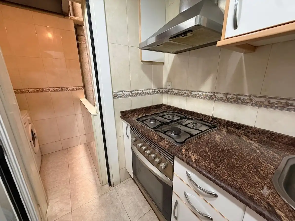 Küche von Wohnung zum Verkauf in Cornellà de Llobregat mit Alarm