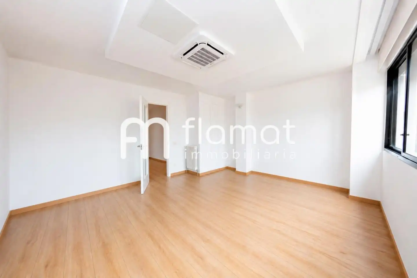 Wohnung zum Verkauf in Barcelona mit Klimaanlage