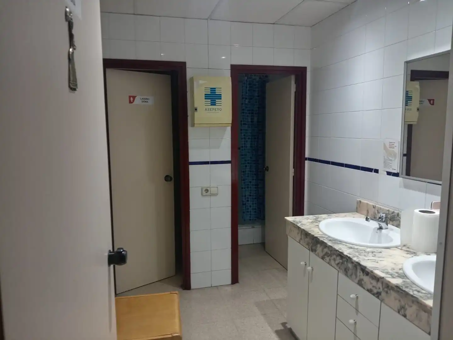 Badezimmer von Fabrikhallen zur Miete in Sabadell