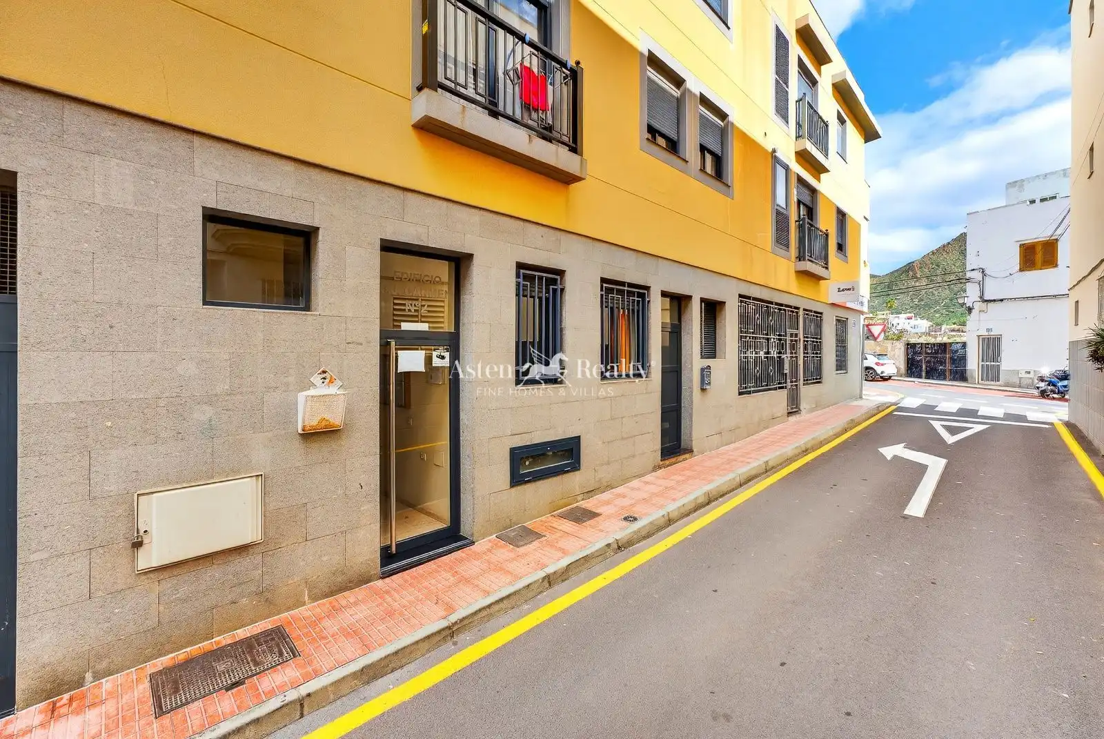 Außenansicht von Wohnung zum Verkauf in Arona mit Terrasse, Abstellraum und Möbliert