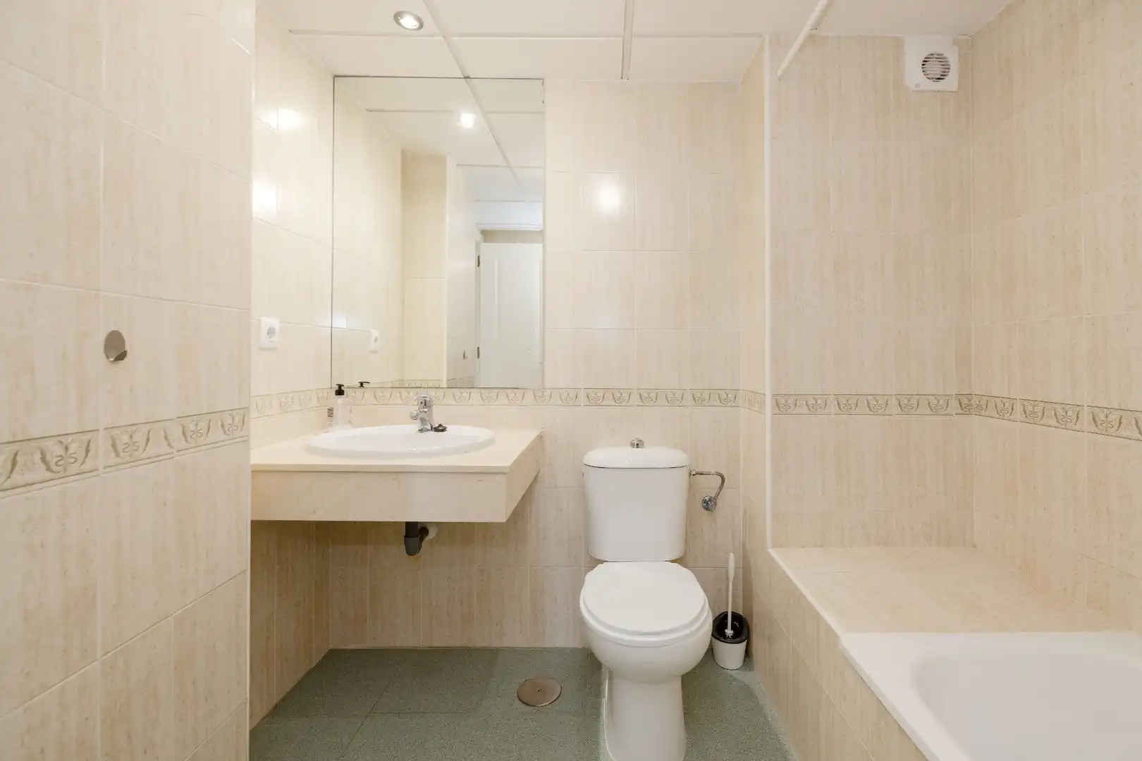Bathroom of Apartments for sale in Marbella  with Terrace and Community pool