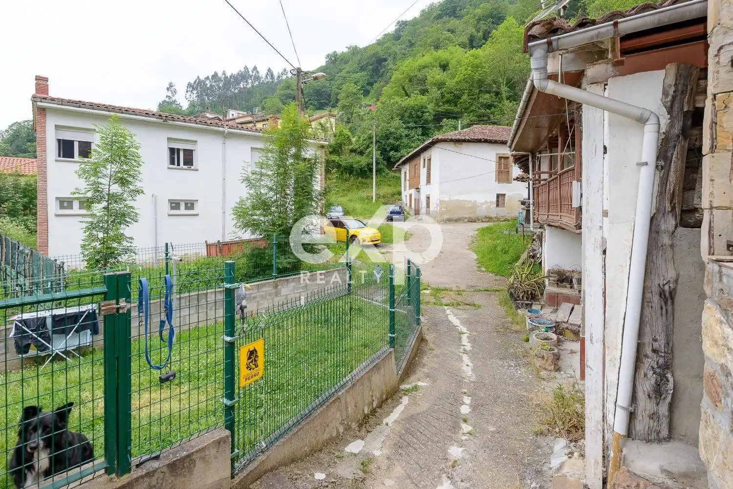 Vista exterior de Casa o xalet en venda en Lena amb Calefacció, Jardí privat i Terrassa