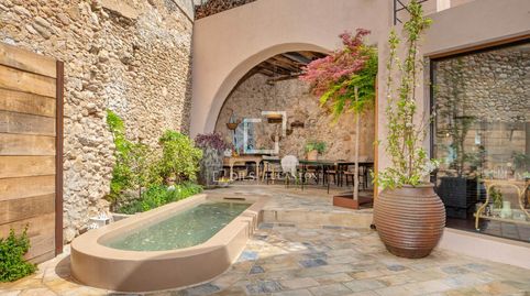 Casa histórica del siglo XVIII recién renovada en venta en el Alt Empordá, Girona.