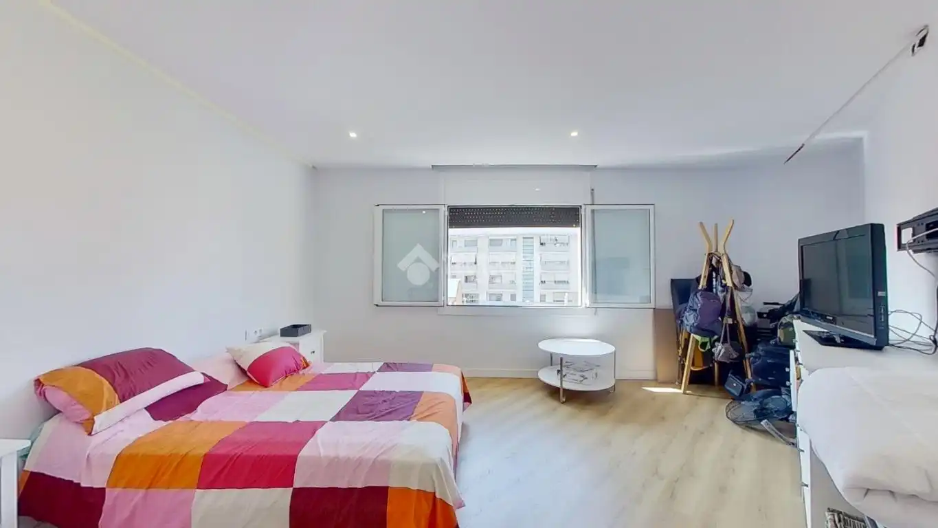 Habitación de Piso en venta en Barberà del Vallès con Calefacción y Balcón